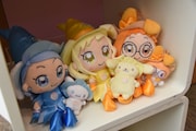 「おジャ魔女どれみ」とサンリオキャラクターコラボのぬいぐるみ。