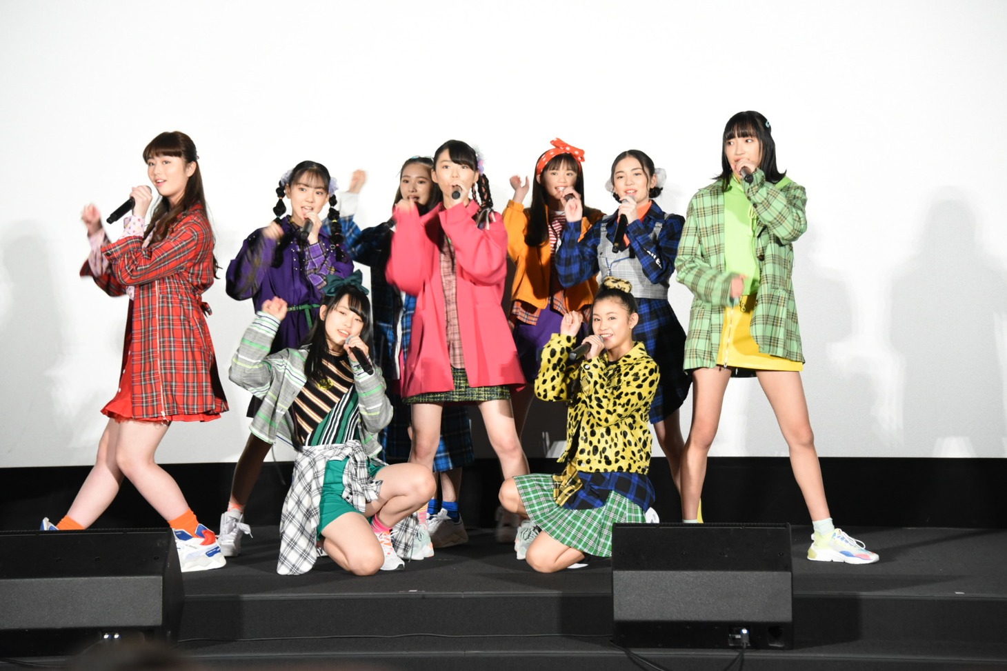 Girls2が披露したパフォーマンスの様子。