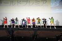 Girls2が披露したパフォーマンスの様子。