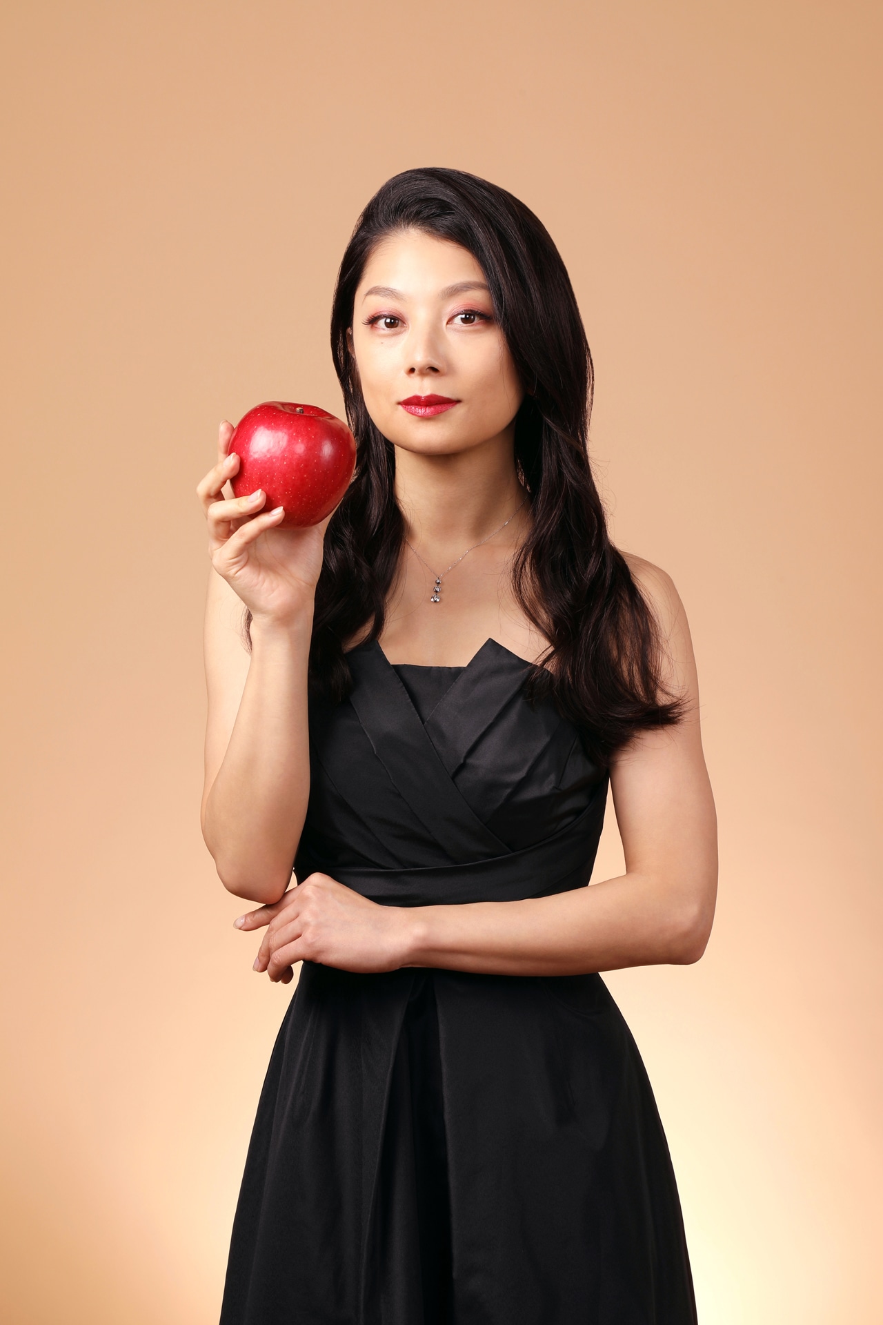 小池栄子扮するマグダラのマリア。原作「美食探偵－明智五郎－」東村アキコ（集英社「ココハナ」連載） (c)東村アキコ／集英社