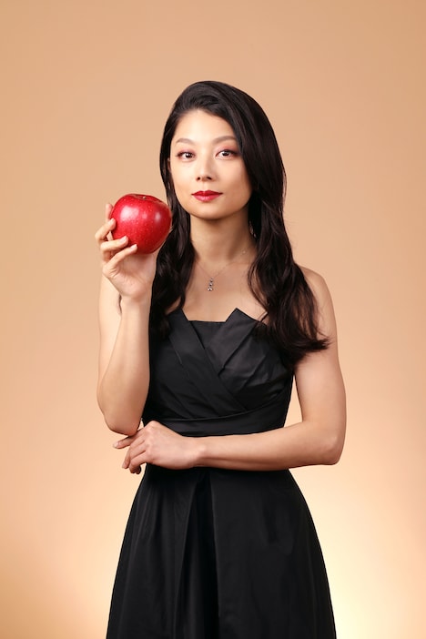 小池栄子扮するマグダラのマリア。原作「美食探偵-明智五郎-」東村アキコ(集英社「ココハナ」連載) (c)東村アキコ/集英社