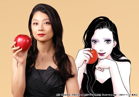 小池栄子扮するマグダラのマリアと原作のマリアのイラスト。原作「美食探偵－明智五郎－」東村アキコ（集英社「ココハナ」連載） (c)東村アキコ／集英社