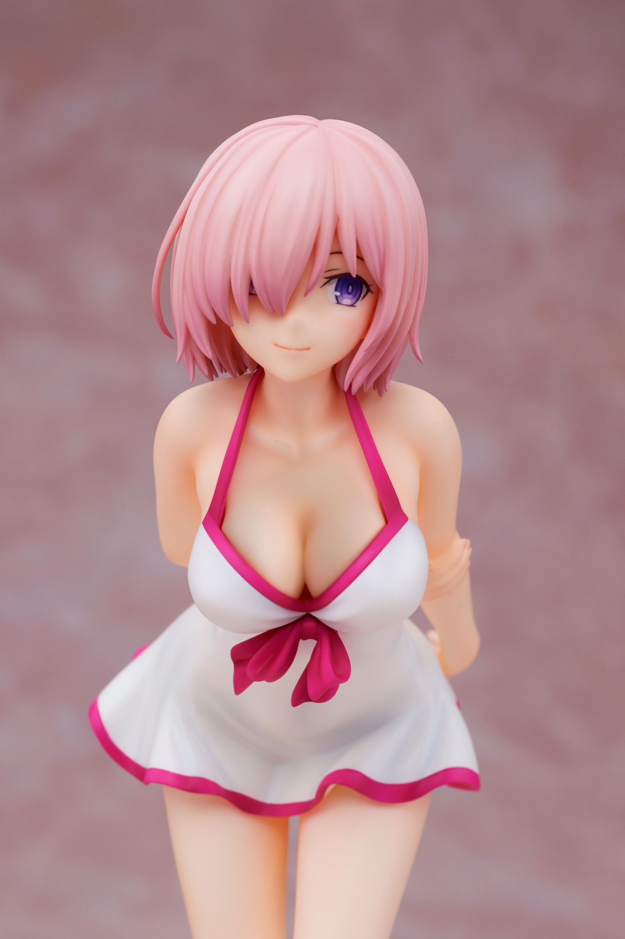 「Fate/Grand Order マシュ・キリエライト[Summer Queens] 1/8 完成品フィギュア」眼鏡を外した姿。