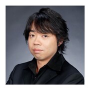 音楽を担当する中山博之。