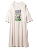 さくらももこの原画をモチーフにしたワンピース（ピンク）。