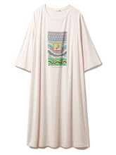 さくらももこの原画をモチーフにしたワンピース（ピンク）。