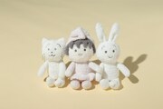 左から「ねこちゃんぬいぐるみ イエロー」、「まるちゃんぬいぐるみ ピンク」、「うさちゃんぬいぐるみ オフホワイト」。