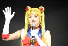 セーラームーン／月野うさぎに扮するエフゲニア・メドベージェワ。