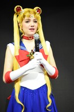 セーラームーン／月野うさぎに扮するエフゲニア・メドベージェワ。