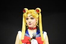 セーラームーン／月野うさぎに扮するエフゲニア・メドベージェワ。