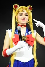 セーラームーン／月野うさぎに扮するエフゲニア・メドベージェワ。