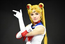 「美少女戦士セーラームーン Prism On Ice」プレス発表会の様子。セーラームーン／月野うさぎに扮するエフゲニア・メドベージェワ。