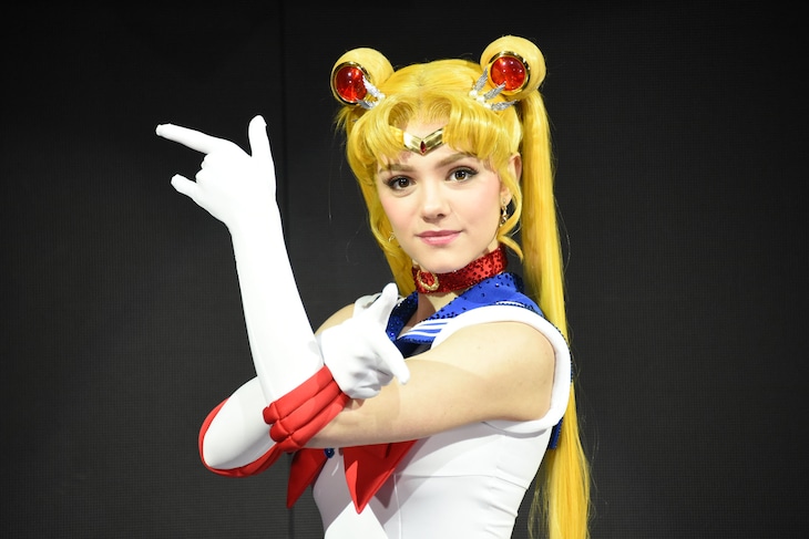 「美少女戦士セーラームーン Prism On Ice」プレス発表会の様子。セーラームーン／月野うさぎに扮するエフゲニア・メドベージェワ。