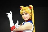 セーラームーン／月野うさぎに扮するエフゲニア・メドベージェワ。