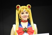 セーラームーン／月野うさぎに扮するエフゲニア・メドベージェワ。