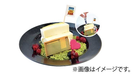 「アゲアゲ気分 ハッピー笑顔 STILL HOT IN MY CAKE」には別売りのモナカを刺してベンチを再現してみよう。