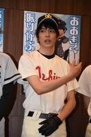 大橋典之扮する阿部隆也。