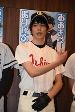 大橋典之扮する阿部隆也。