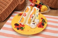 「タマのカラフルフルーツサンド」