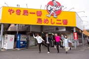 「ロンブー淳のゾンビランドサガ聖地巡礼ツアー」より、ドライブイン鳥伊万里店での様子。