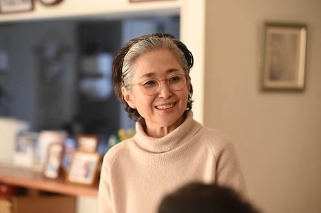 竹下景子扮する江月夕子。