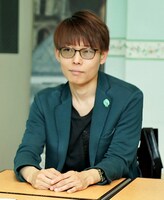 脚本・演出のほさかよう。