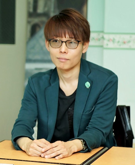 脚本・演出のほさかよう。