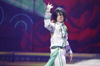 長江崚行扮する香賀美タイガ。