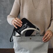 キューブポーチ使用イメージ。