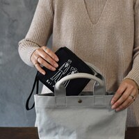 キューブポーチ使用イメージ。