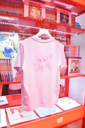 「マンガ UT りぼん 65周年」のコーナー。中央は「ときめきトゥナイト」コラボTシャツ。