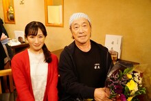 左からワカコ役の武田梨奈、ワカオ役の武田鉄矢。
