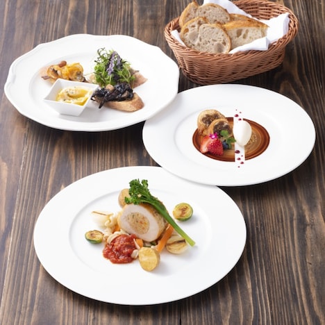 「アルテ」とダイニング＆バー オーヴェストのコラボメニュー。