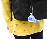 「『真中あお』のくじらぬいぐるみマスコット」使用イメージ