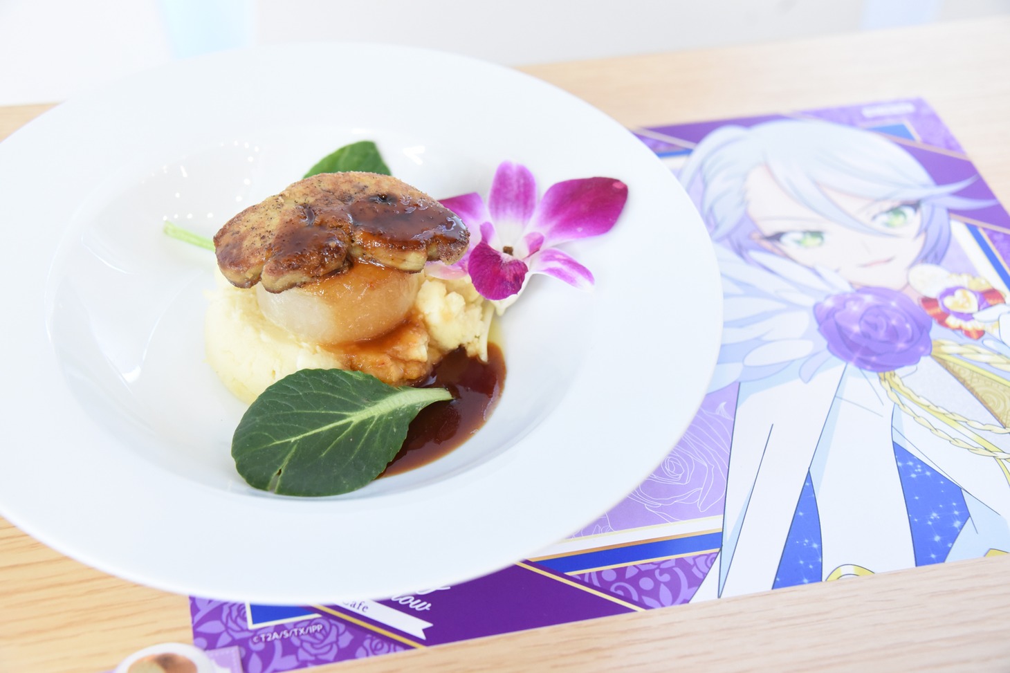 「ハンガリー産プォアグラのソテー」。フォアグラとコンソメで煮た大根、マッシュポテトをガーリックソースでいただく一品。