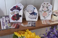 店内に飾られたミニキャラパネル。