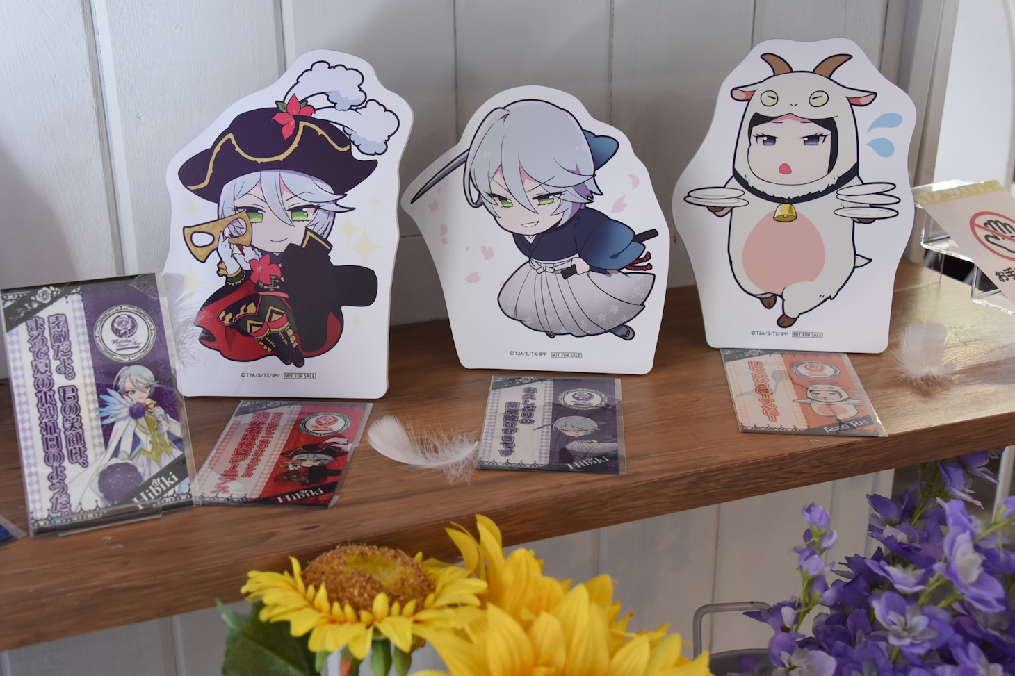 店内に飾られたミニキャラパネル。