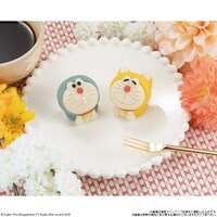 「食べマスドラえもん2020」と「食べマスドラえもん2020 元祖ドラえもんver.」。