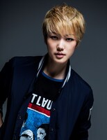 七海ひろき（鳩波彩愛役）