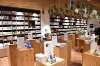 「り本展」の様子。