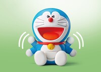 バンザイして大喜びする様子。