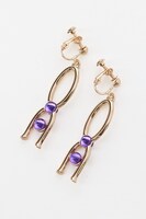 アニメ「Fate/Grand Order -絶対魔獣戦線バビロニア-」より、ギルガメッシュをイメージしたイヤリング。