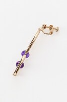 アニメ「Fate/Grand Order -絶対魔獣戦線バビロニア-」より、ギルガメッシュをイメージしたイヤリング。