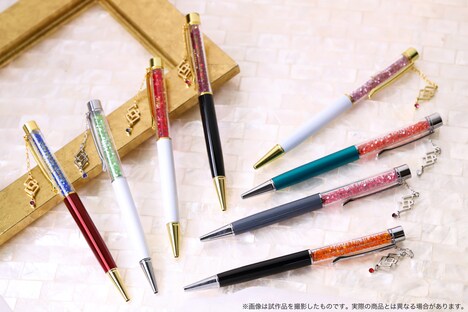 スワロフスキー・クリスタル入りのボールペン。