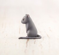 「子」になった草摩由希のフィギュア。