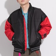 「雪音 クリス モデル ブルゾン」の着用イメージ。