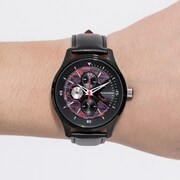 「雪音 クリス モデル 腕時計」の着用イメージ。