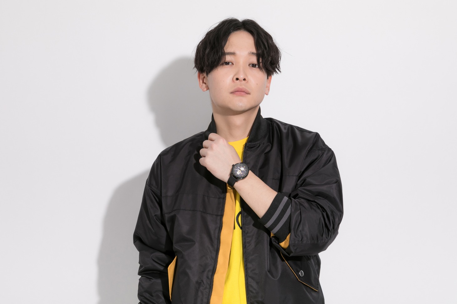 「立花 響 モデル 腕時計」「立花 響 モデル ブルゾン」の着用イメージ。