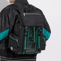 「暁 切歌 モデル ブルゾン」「暁 切歌 モデル リュック」の着用イメージ。