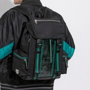 「暁 切歌 モデル ブルゾン」「暁 切歌 モデル リュック」の着用イメージ。